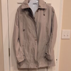 Women’s Lightweight Beige Jacket